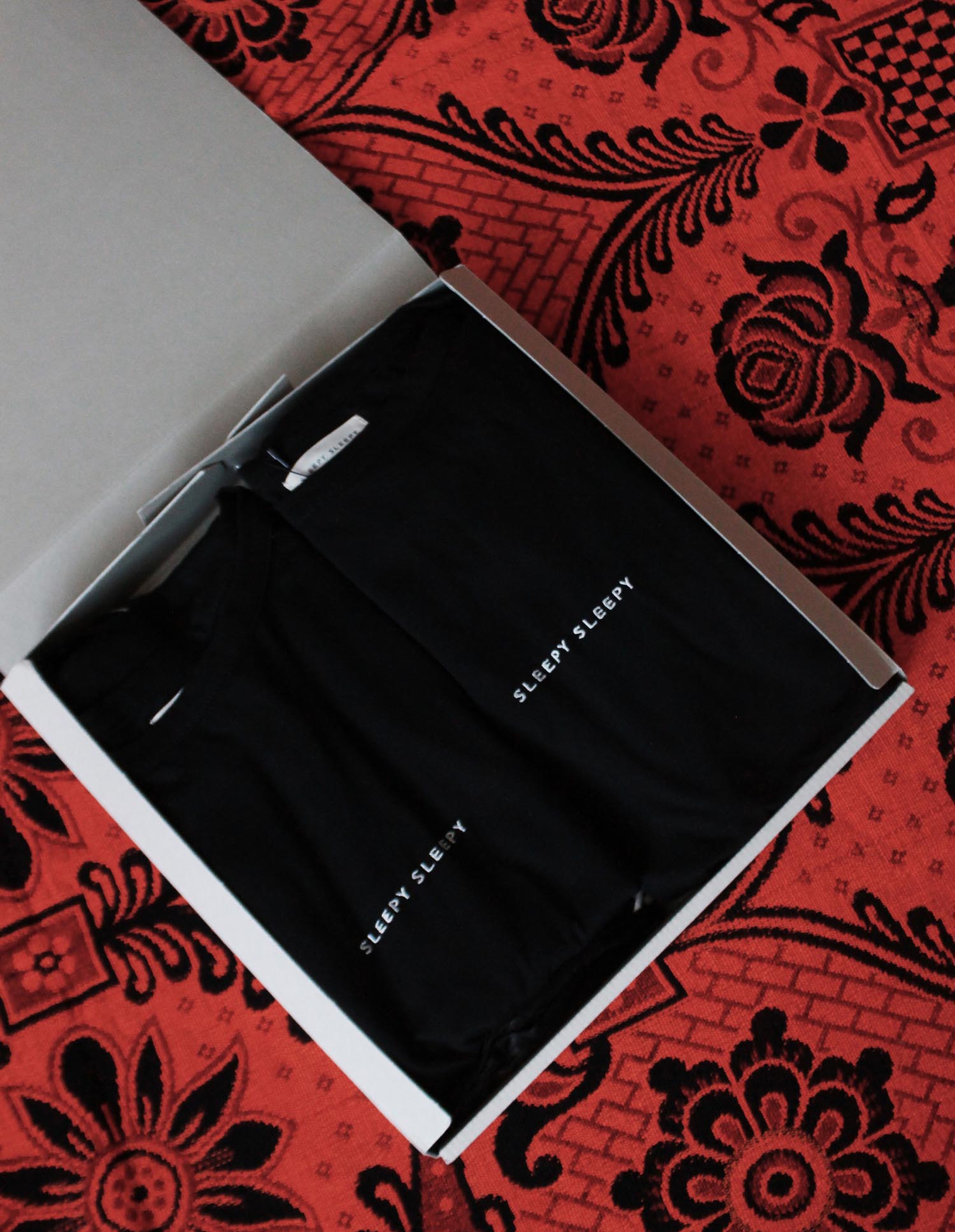 ユニセックス ベロアトワイライトフラワーパジャマ 半袖Tシャツセット